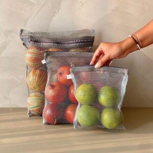 MASON HOME Net/Mesh Premium Grey Zipped Fridge Storage Bag – Set of 3 – L: 15″ X 12″, M: 12″ X 10.5″, S: 9.5″ X 8.5″ | Organize Vegetables, Fruits, Grocery in Kitchen | Higher Airflow & Less Spoilage